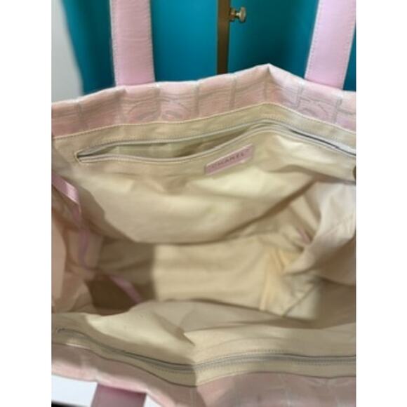 Chanel Travel Ligne Tote* Pink Tote*Rare Color*Very good condition*Hologram*COA - Picture 5 of 13